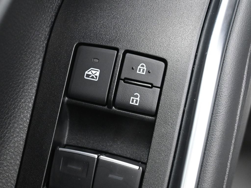 Certified 2025 Toyota Highlander Platinum image 15