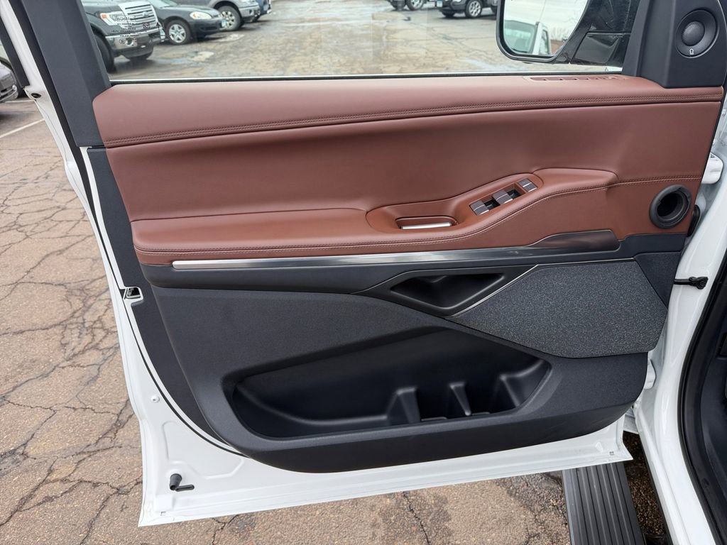 Used 2025 Lincoln Navigator L Reserve image 32