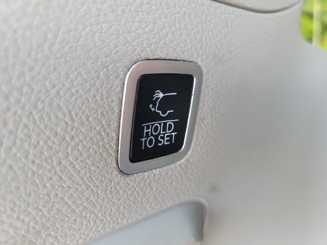 Used 2024 Jeep Wagoneer Series II w/ Flexible Seating Group RWD image 23