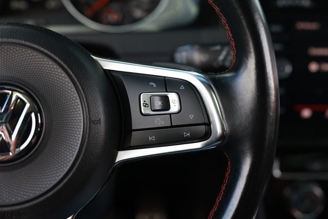 Used 2018 Volkswagen GTI SE FWD image 30