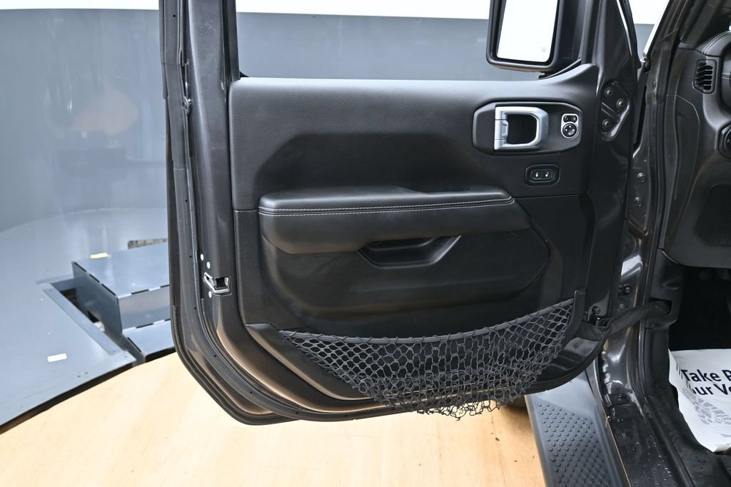 Used 2023 Jeep Wrangler Unlimited Sahara w/ Cold Weather Group AWD/4WD image 31