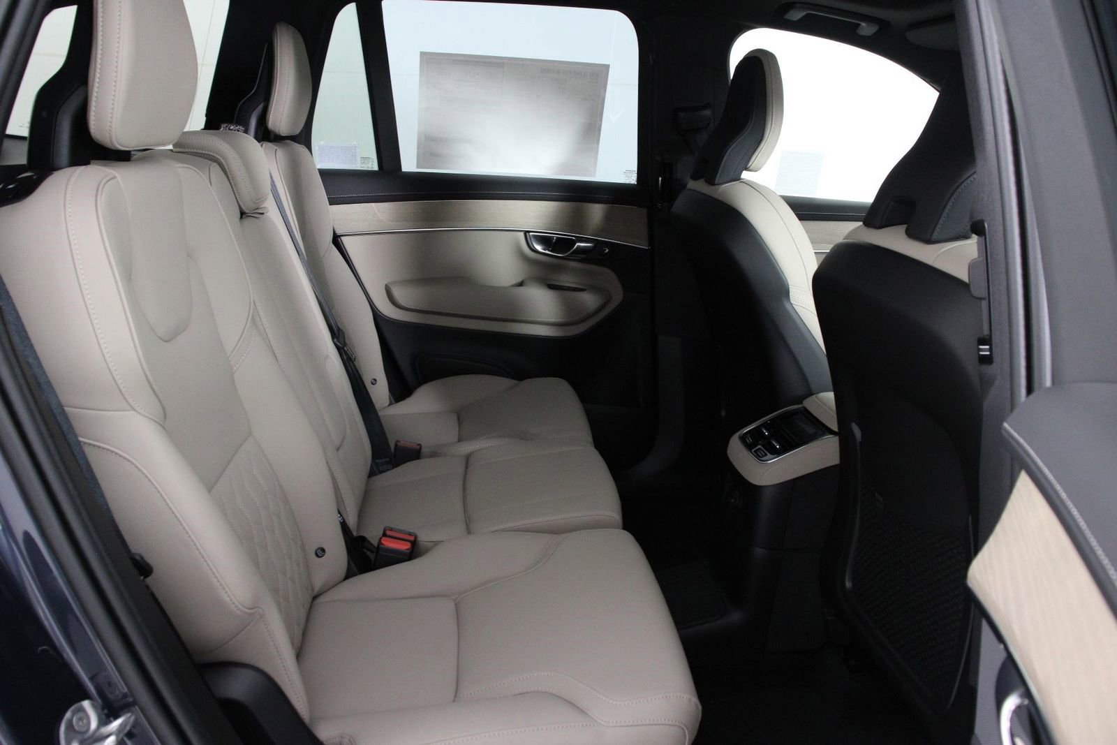 New 2026 Volvo XC90 T8 Plus w/ Protection Package Premier image 11