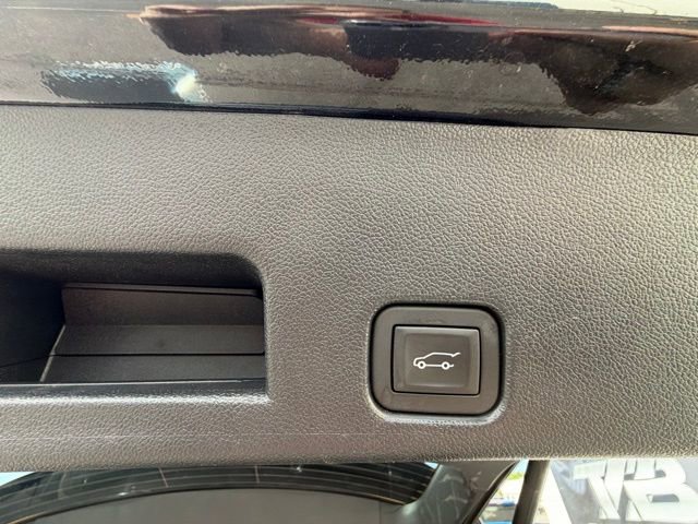 Used 2025 Chevrolet Traverse Z71 AWD/4WD image 18