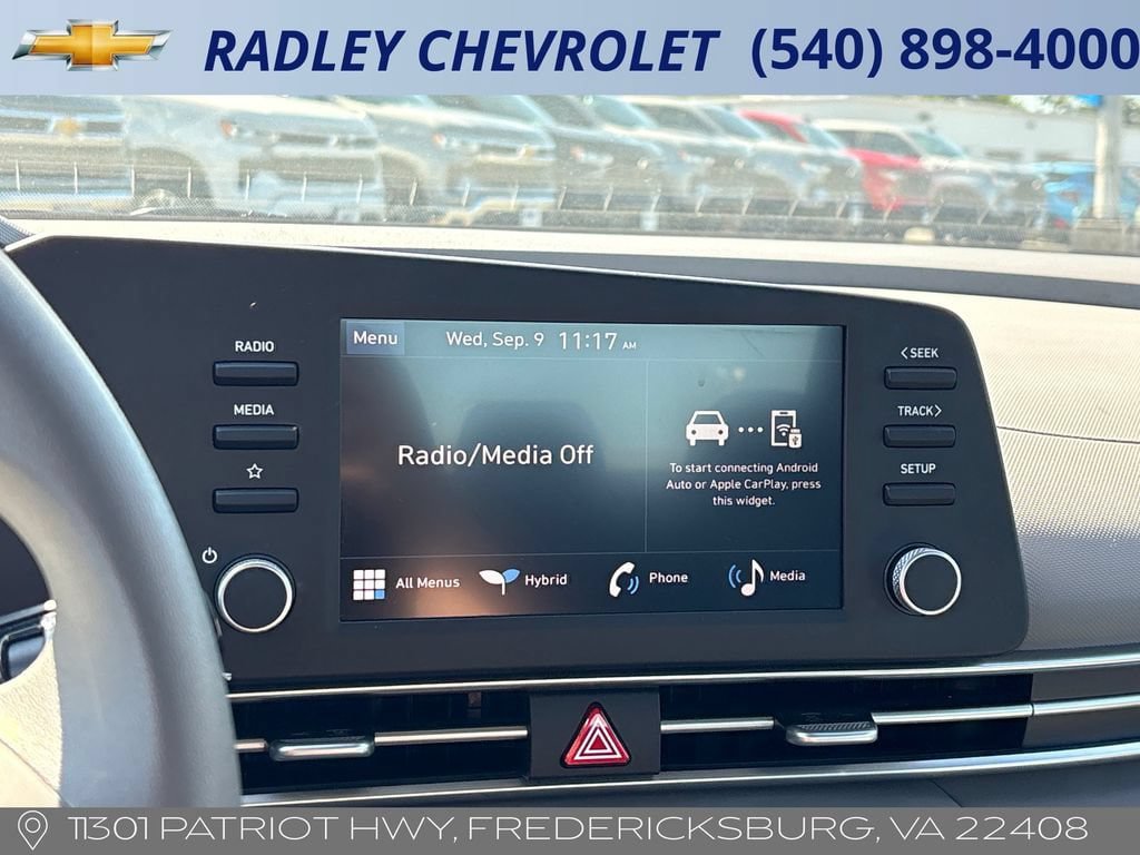 Used 2025 Hyundai Elantra Hybrid FWD image 8