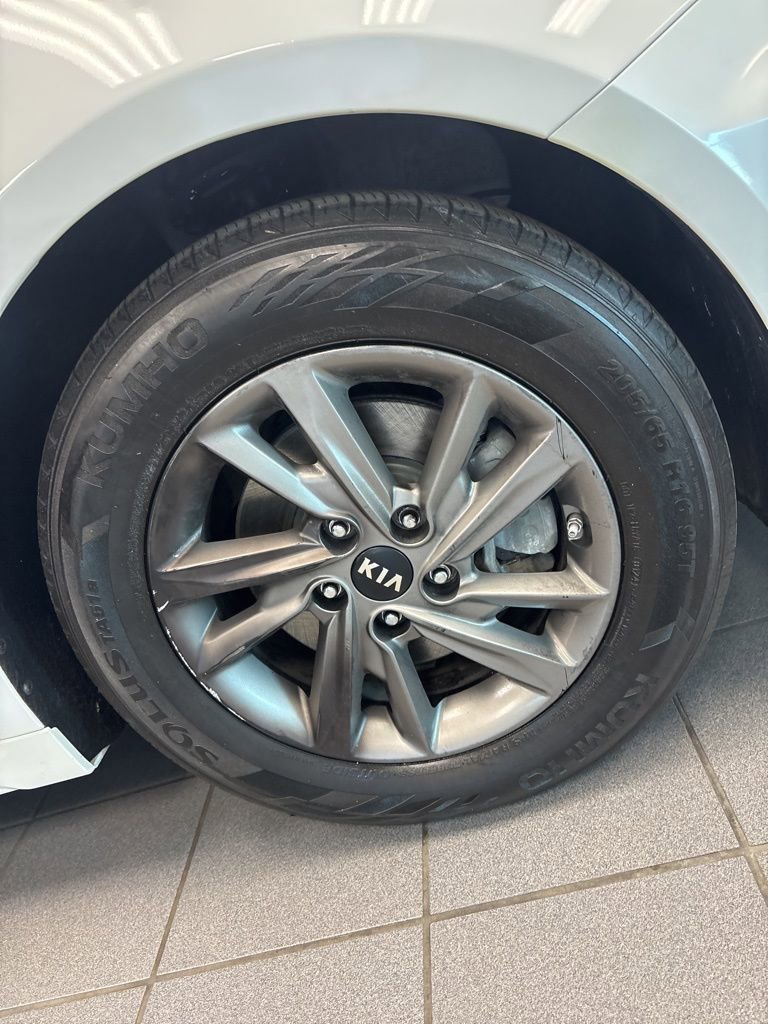 Used 2020 Kia Optima LX image 8