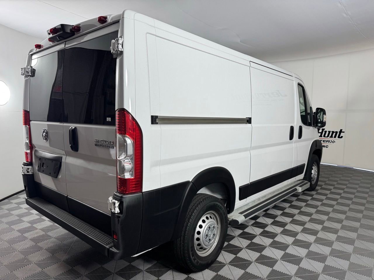Used 2025 RAM ProMaster 2500 w/ U-Haul Equipment Group FWD image 9