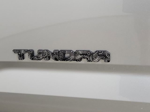 Used 2025 Toyota Tundra Limited AWD/4WD image 9