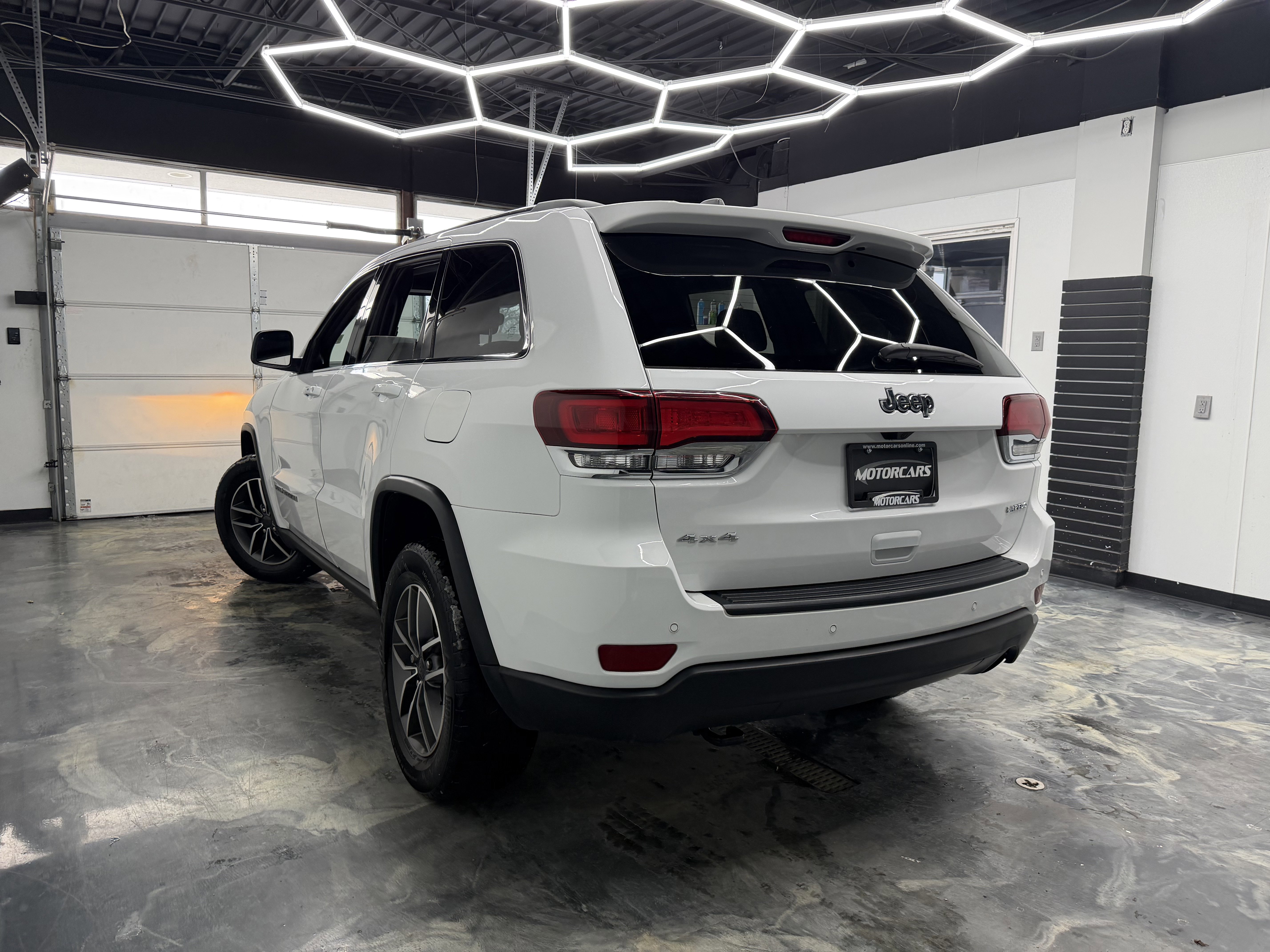 Used 2021 Jeep Grand Cherokee Laredo image 7