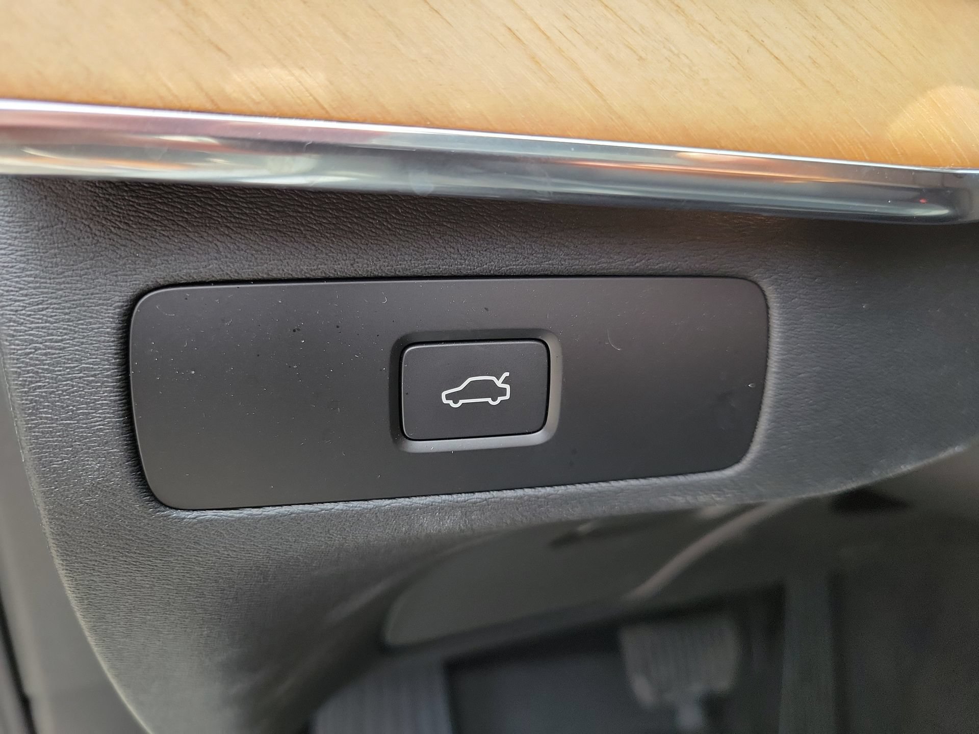 Used 2024 Volvo XC90 B6 Plus AWD/4WD image 32