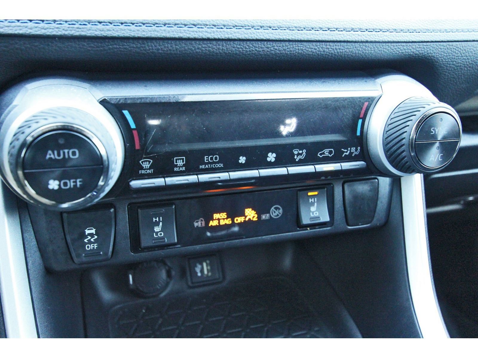 Used 2024 Toyota RAV4 XSE AWD/4WD image 25