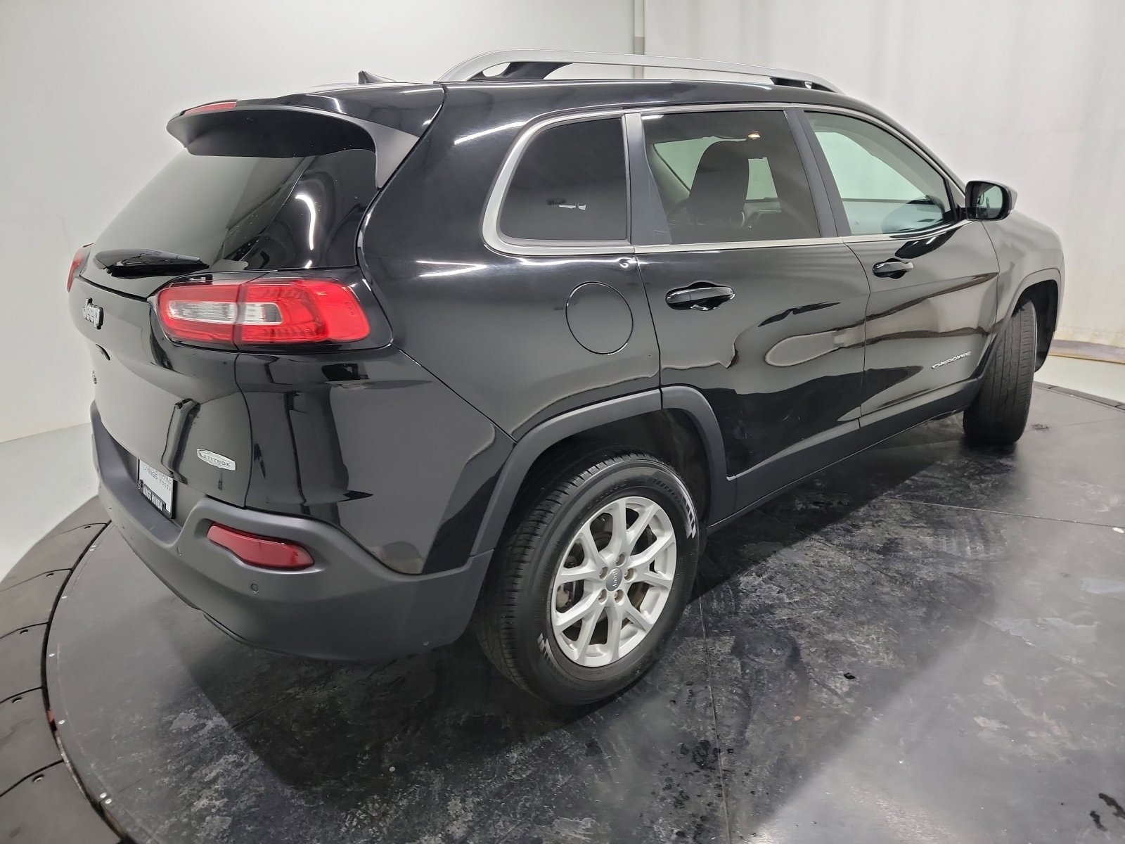 Used 2017 Jeep Cherokee Latitude w/ Safety/Convenience Group image 9