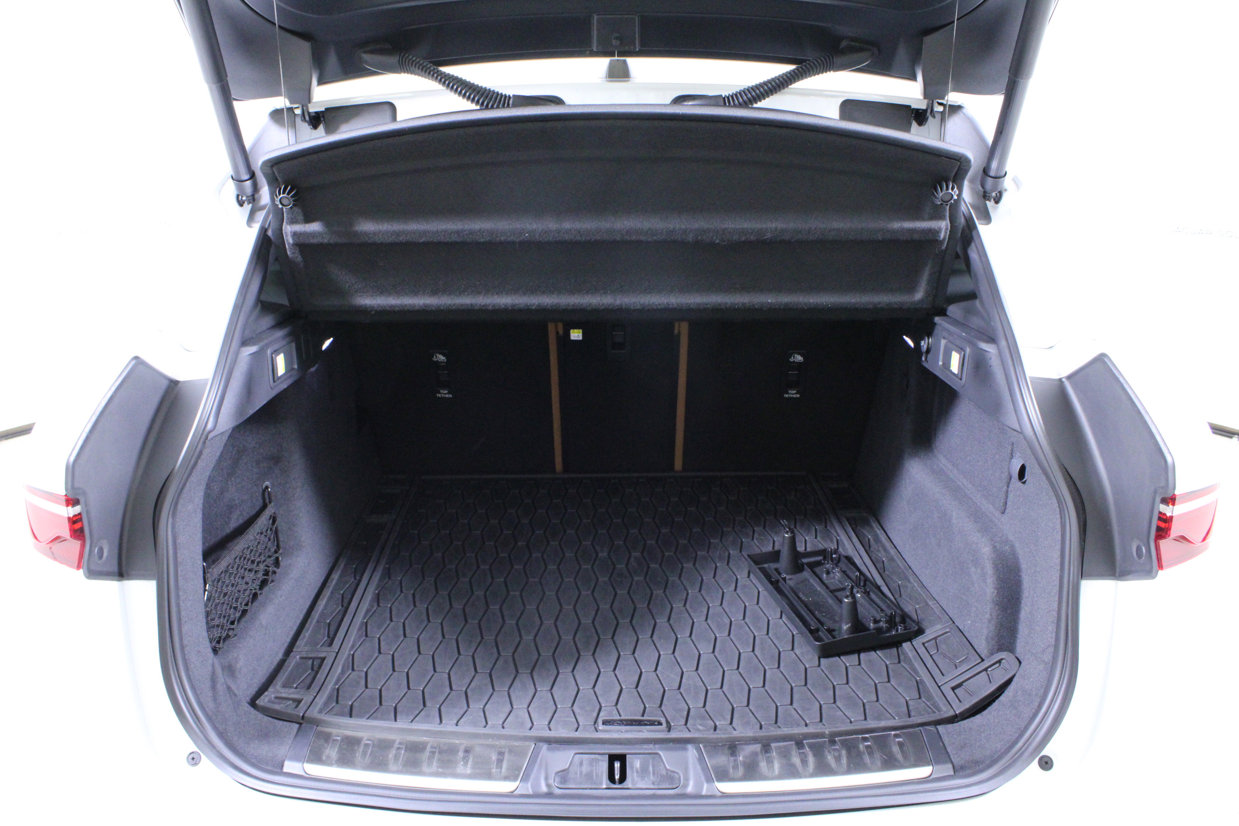 Certified 2025 Jaguar F-PACE R-Dynamic S AWD/4WD image 9