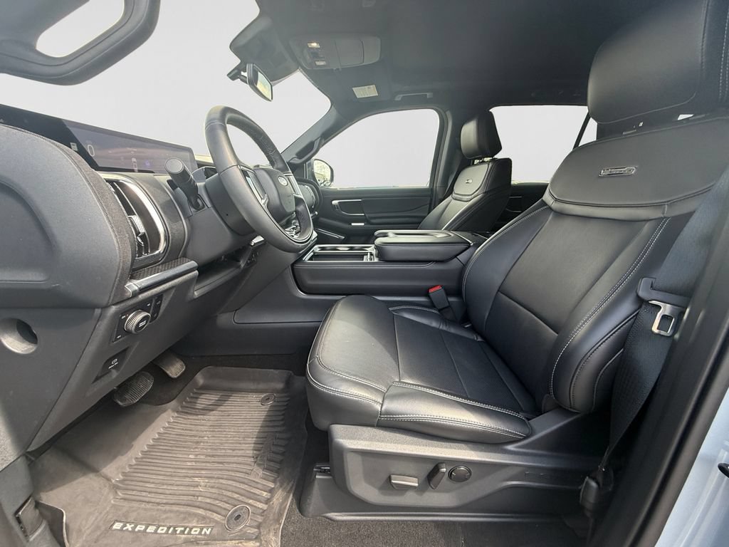 Used 2025 Ford Expedition Platinum w/ Stealth Performance Package AWD/4WD image 14
