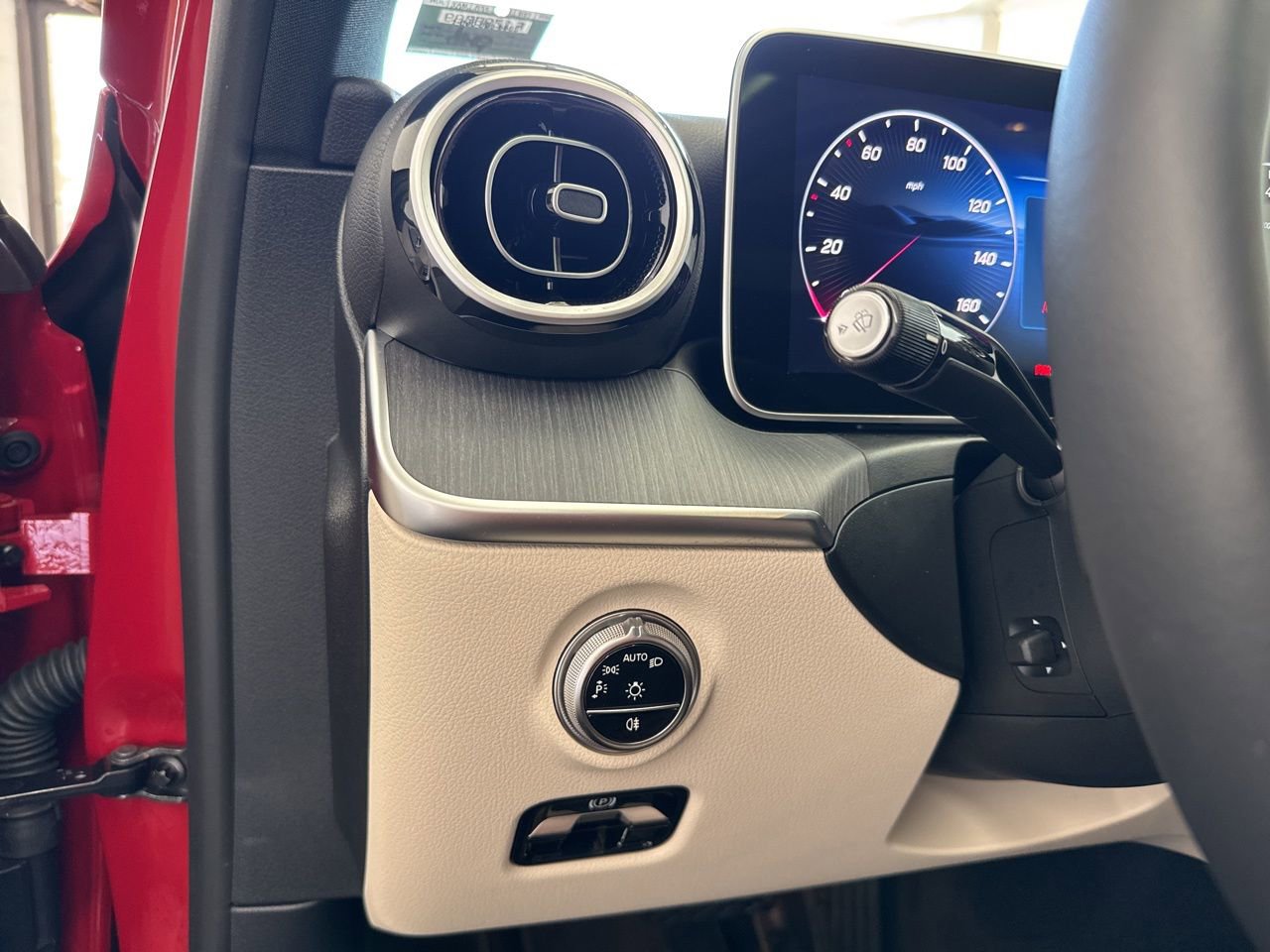 Used 2025 Mercedes-Benz C 300 Sedan image 34