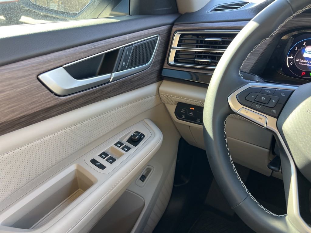 Used 2025 Volkswagen Atlas SEL image 18