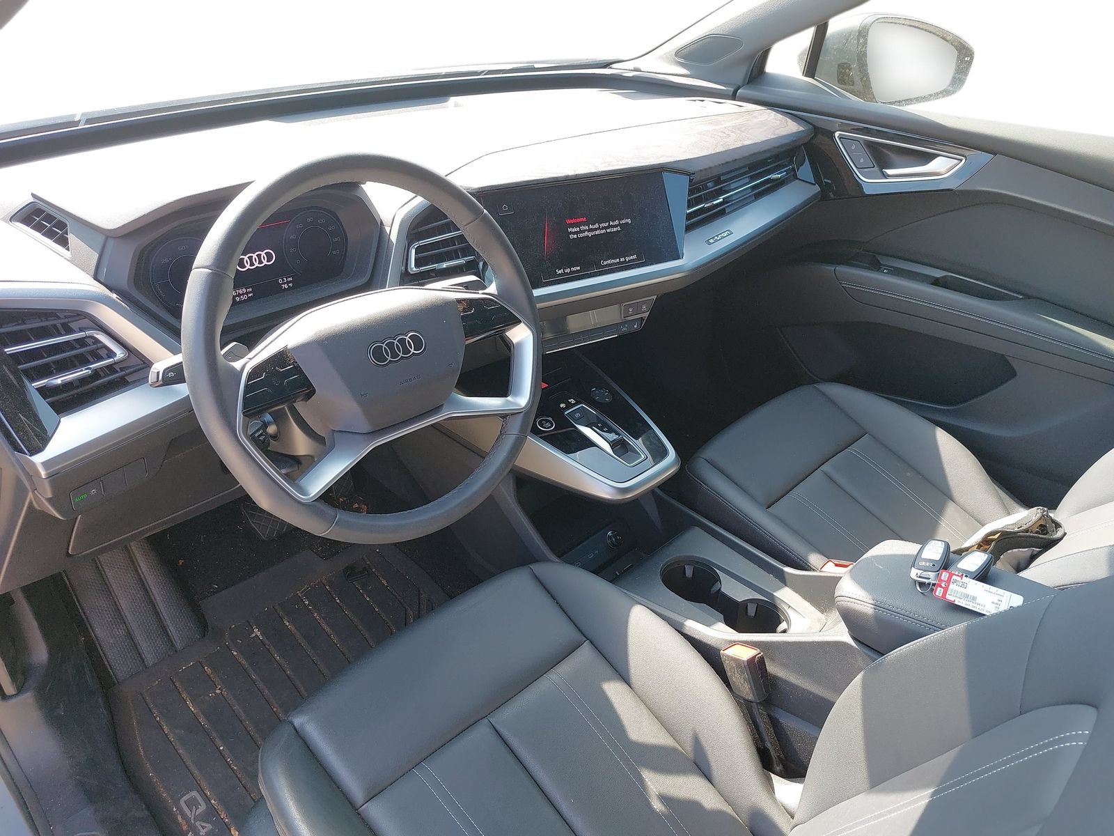 Used 2025 Audi Q4 e-tron Premium w/ Convenience Package RWD image 5