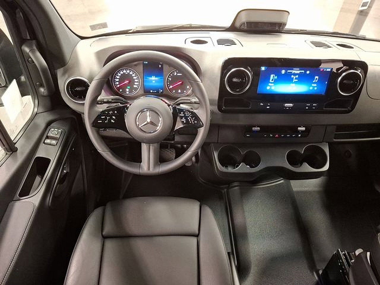 Used 2025 Mercedes-Benz Sprinter 2500 image 11
