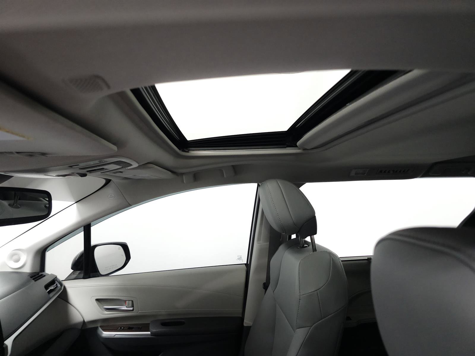 Certified 2024 Toyota Sienna XLE image 7