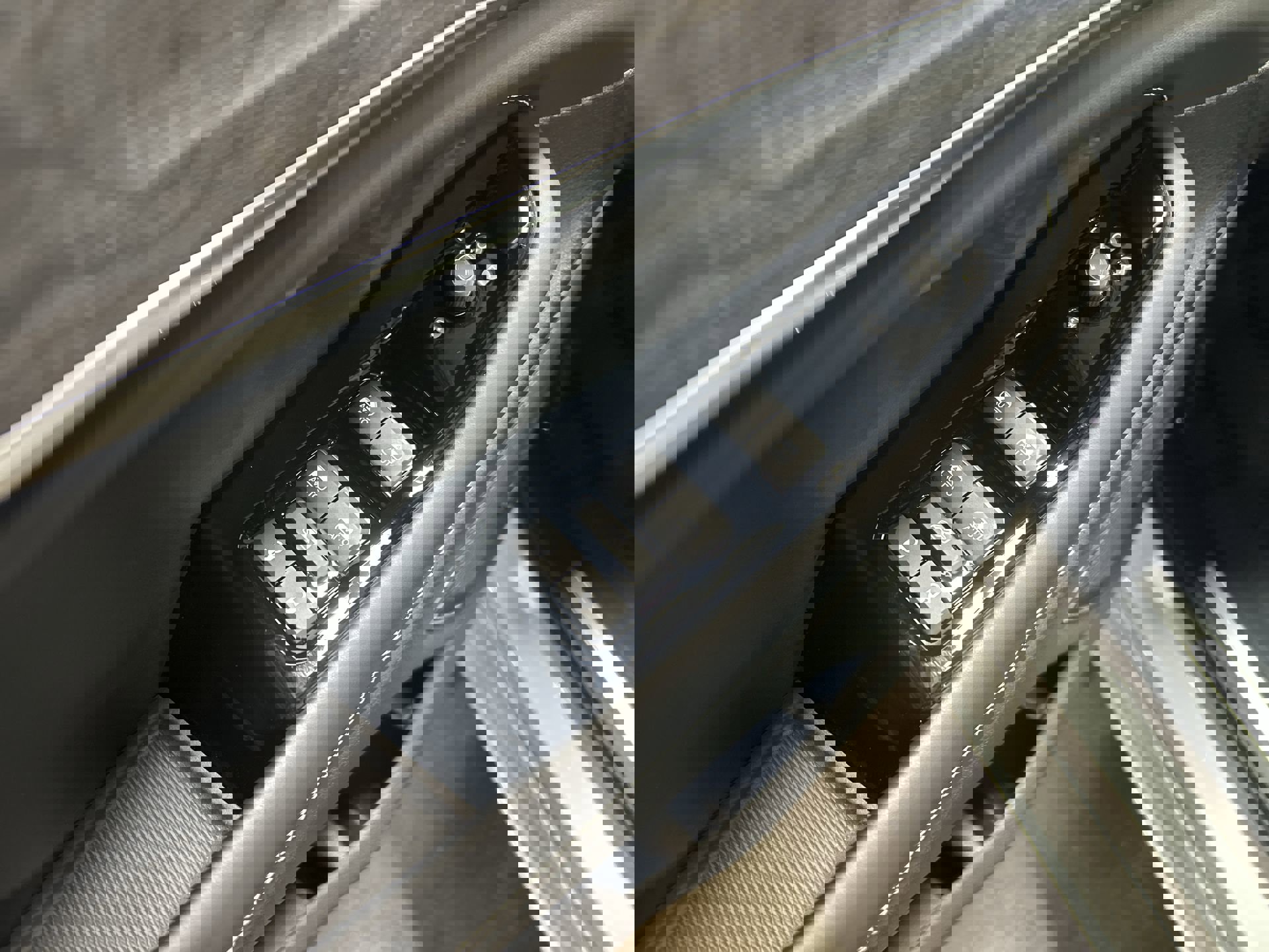 Used 2023 Jeep Grand Cherokee Overland w/ Luxury Tech Group IV image 25