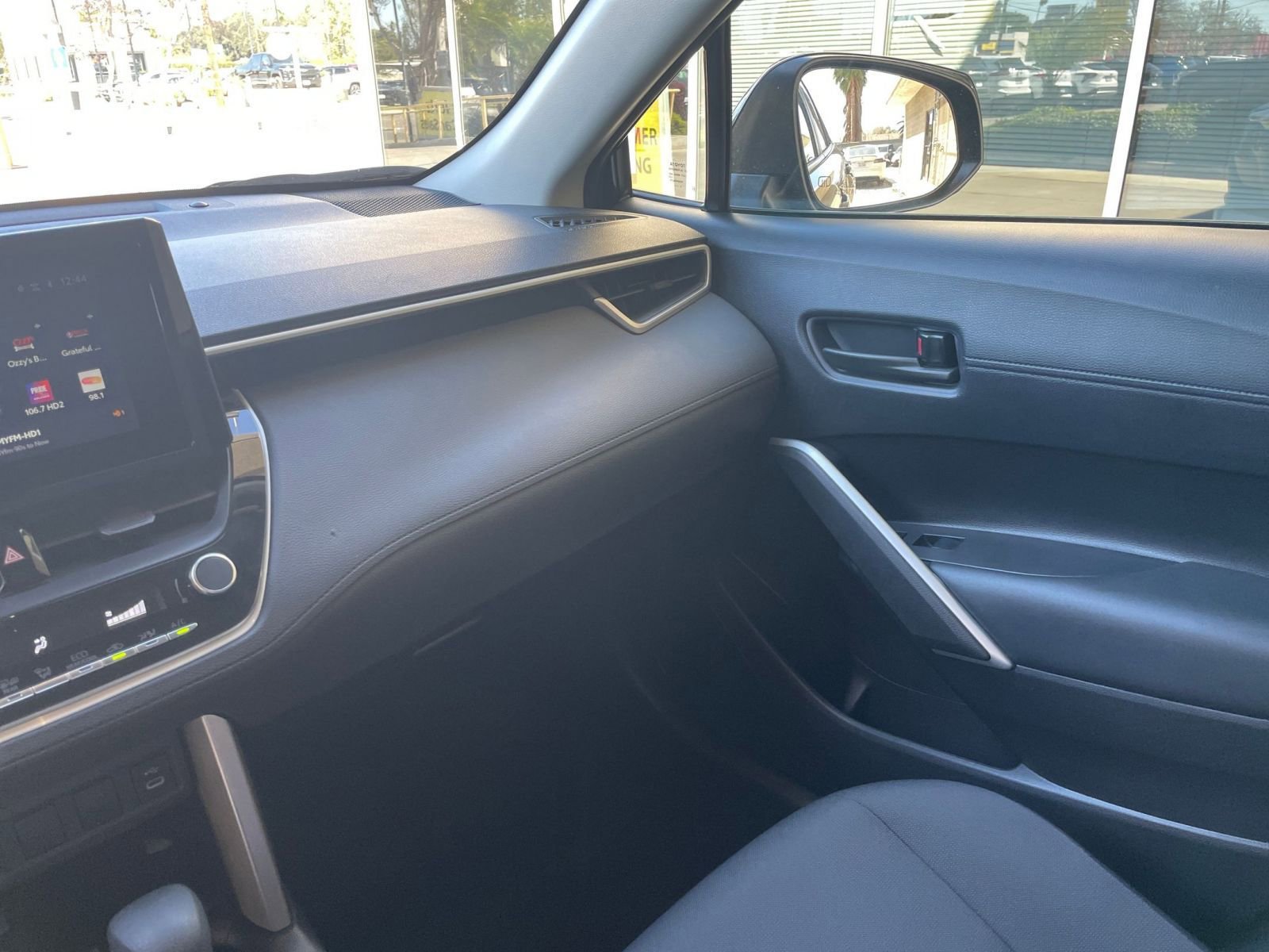 Used 2025 Toyota Corolla Cross LE FWD image 36