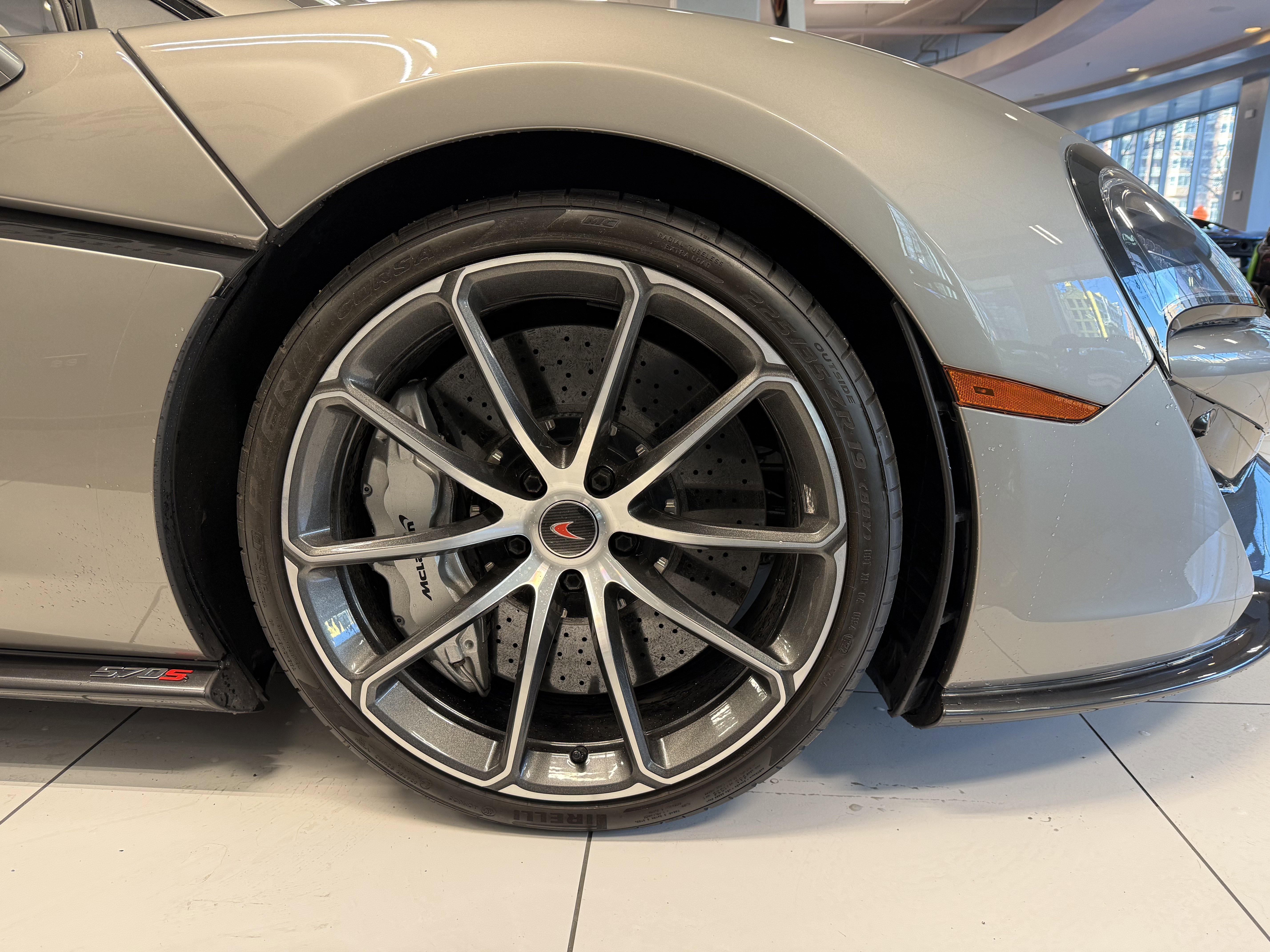 Used 2018 McLaren 570S Spider image 15