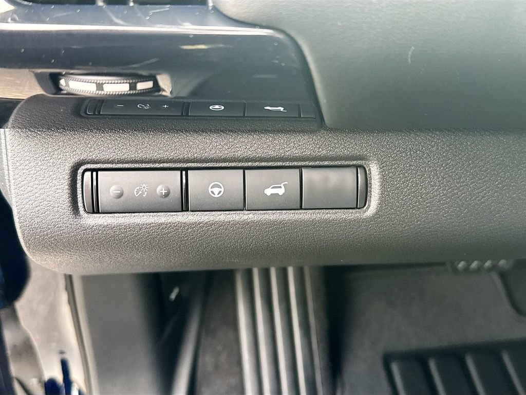 Certified 2025 Nissan Pathfinder SV FWD image 27