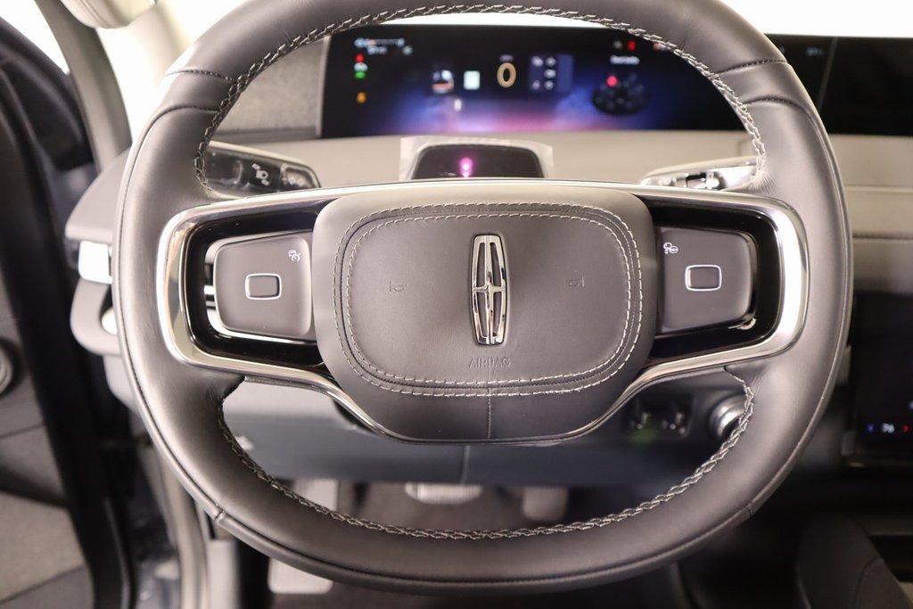 New 2025 Lincoln Navigator Reserve image 3