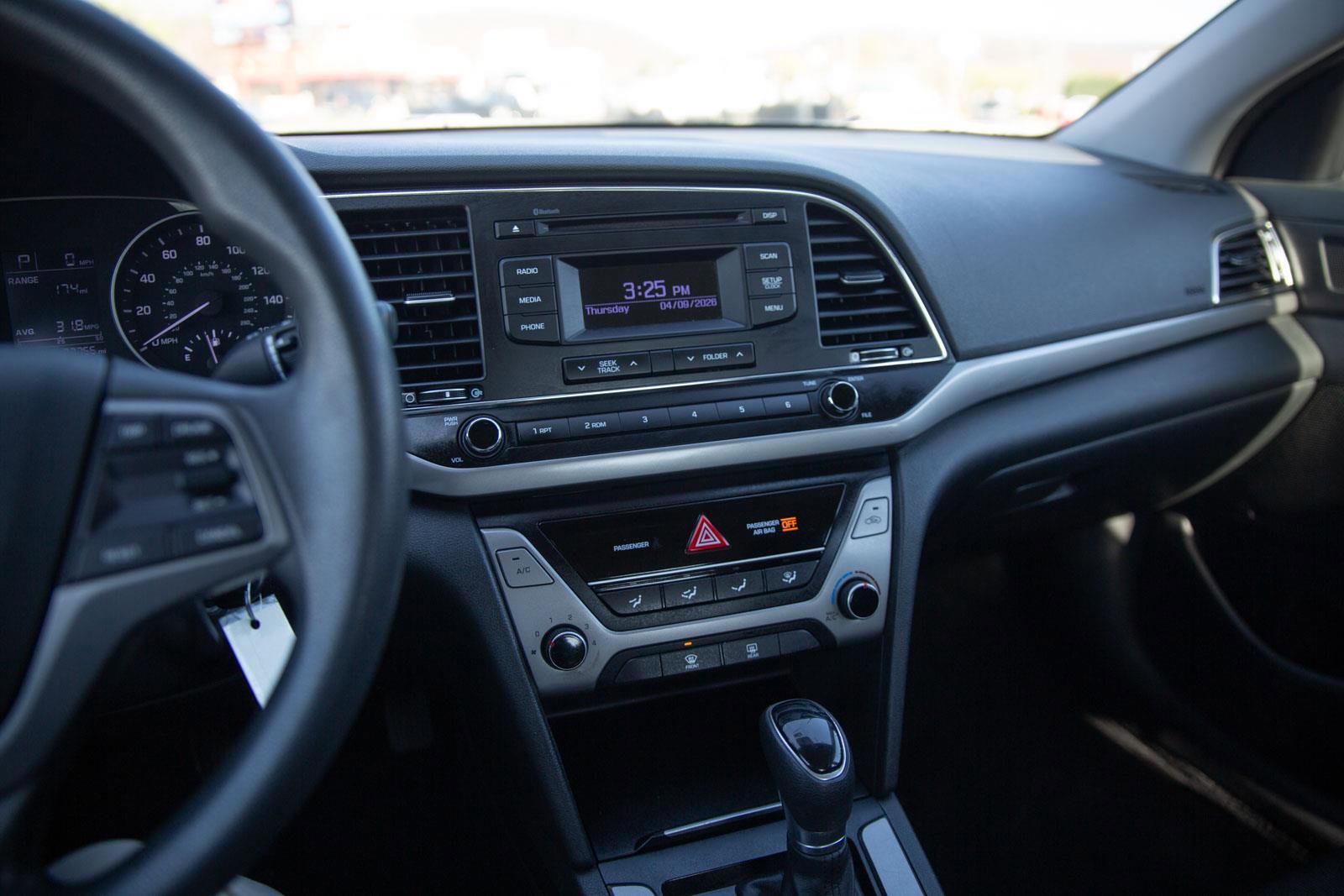 Used 2018 Hyundai Elantra SE image 12