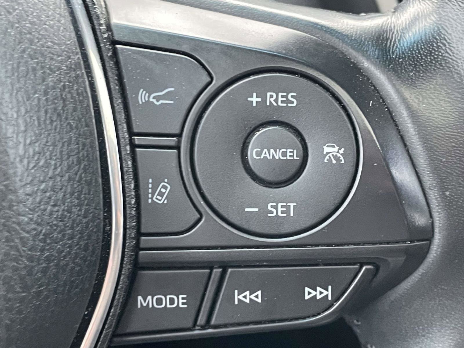 Used 2020 Toyota Camry SE w/ Moonroof Package AWD/4WD image 12
