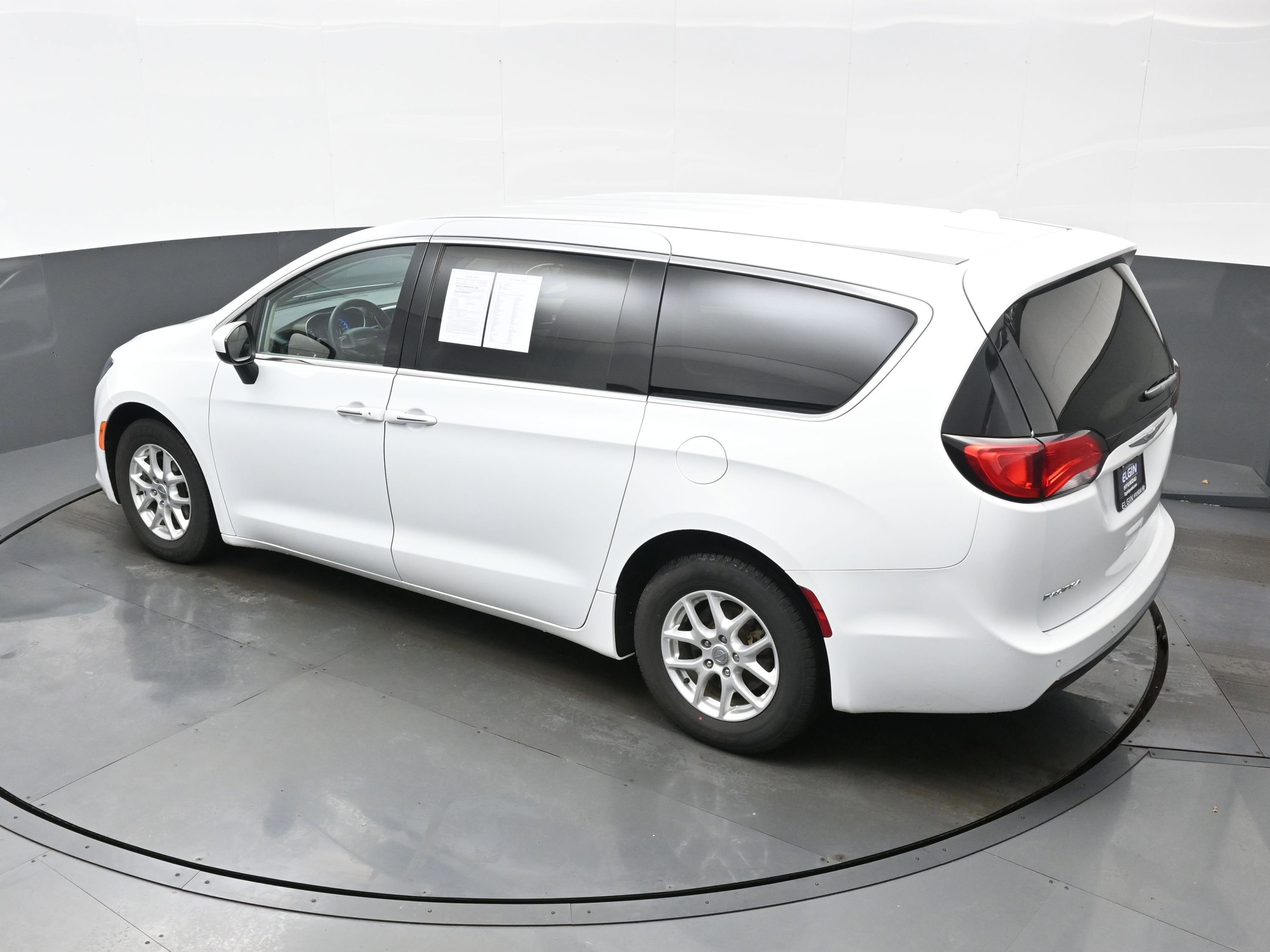 Used 2017 Chrysler Pacifica Touring Plus image 35