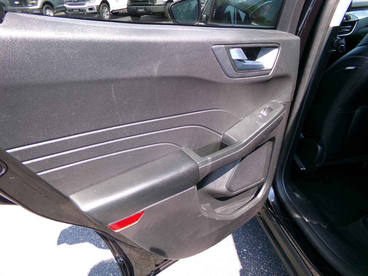 Used 2022 Ford Escape Titanium AWD/4WD image 28