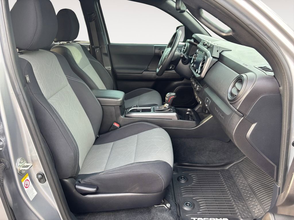 Used 2020 Toyota Tacoma TRD Off-Road w/ Blackout Package AWD/4WD image 24