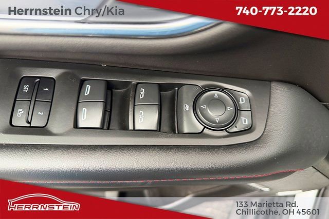 Used 2022 Chevrolet Suburban RST image 14
