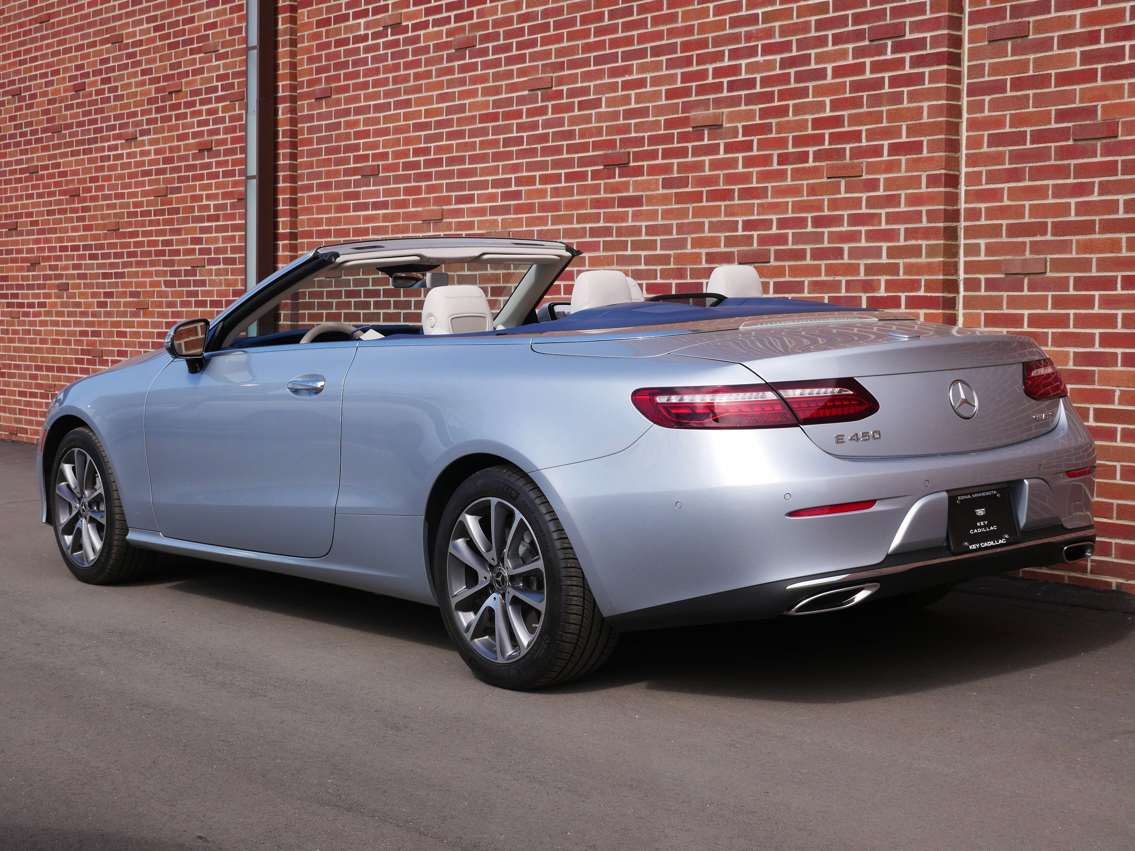Used 2022 Mercedes-Benz E 450 4MATIC Cabriolet image 3