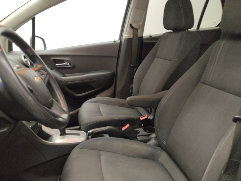 Used 2016 Chevrolet Trax LT w/ LT Sun and Sound Package AWD/4WD image 17