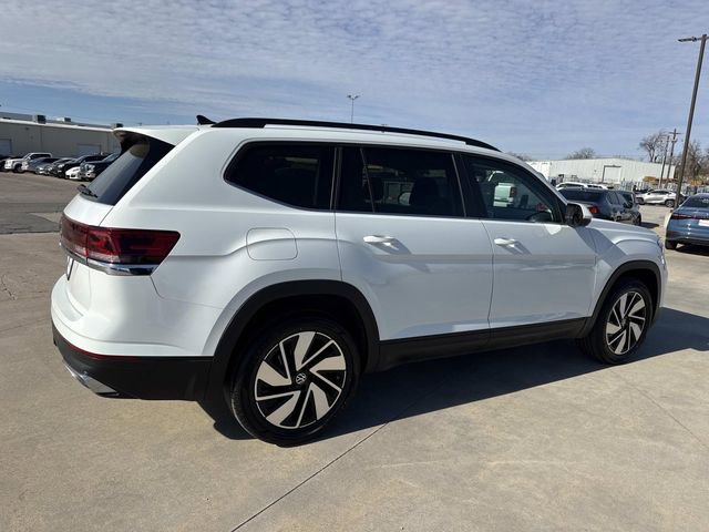 Used 2025 Volkswagen Atlas SE image 2