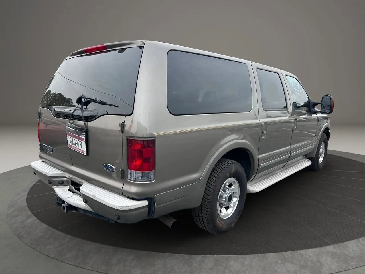 Used 2005 Ford Excursion Limited RWD image 3