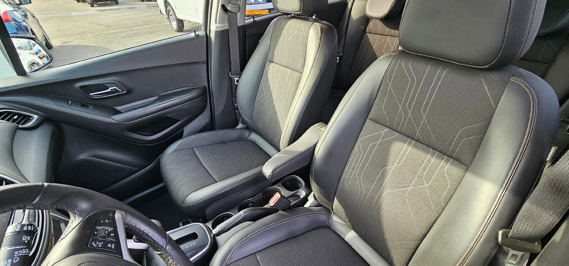 Used 2022 Chevrolet Trax LT w/ LT Convenience Package AWD/4WD image 10