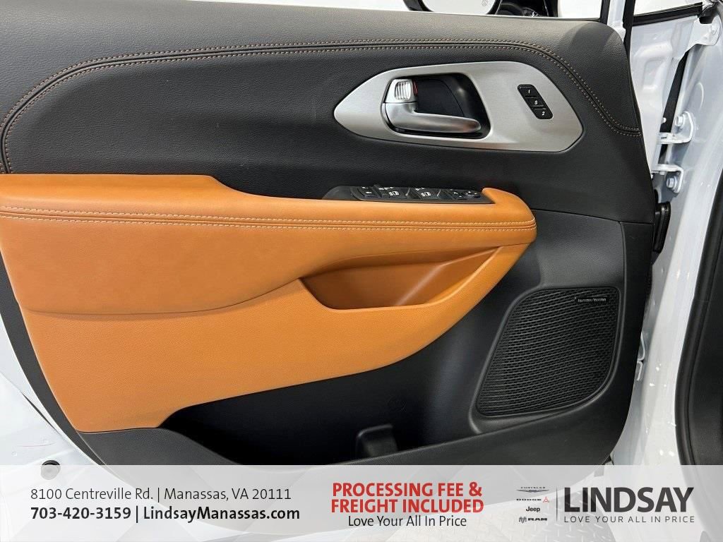 New 2026 Chrysler Pacifica Pinnacle w/ Trailer Tow Group AWD/4WD image 31