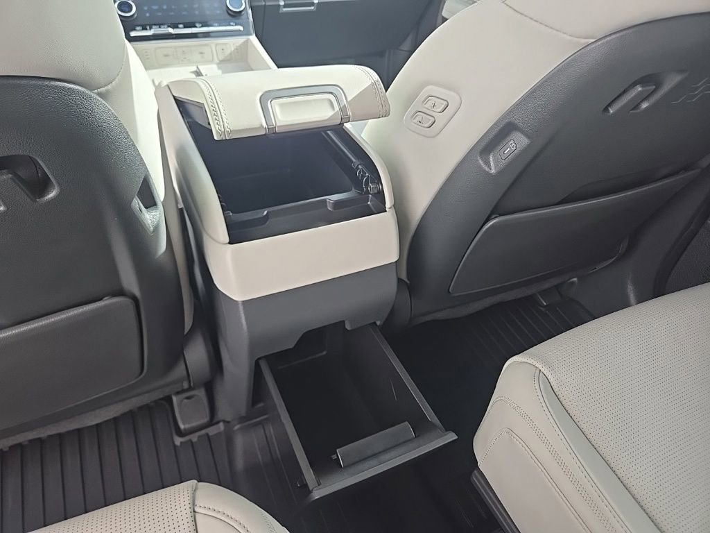 Used 2025 Hyundai Santa Fe Calligraphy image 27