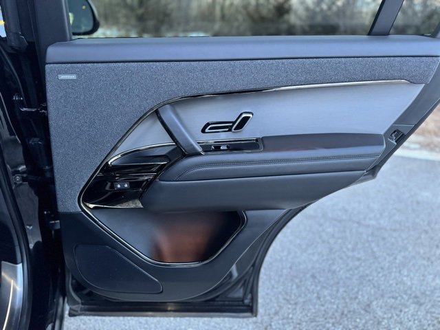 Used 2025 Land Rover Range Rover Sport SE image 15
