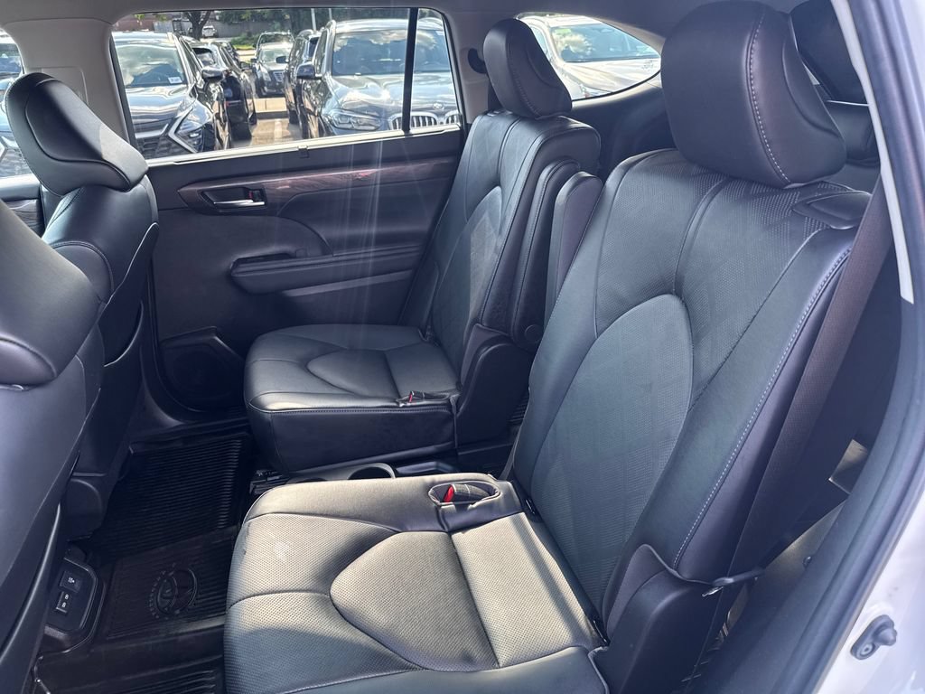 Used 2023 Toyota Highlander Platinum AWD/4WD image 38