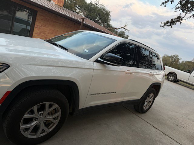 Used 2022 Jeep Grand Cherokee Limited RWD image 2
