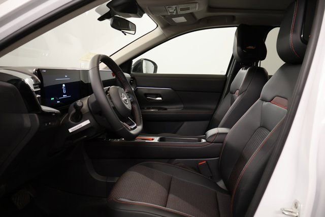 New 2026 Nissan Kicks SR w/ SR Premium Package AWD/4WD image 11