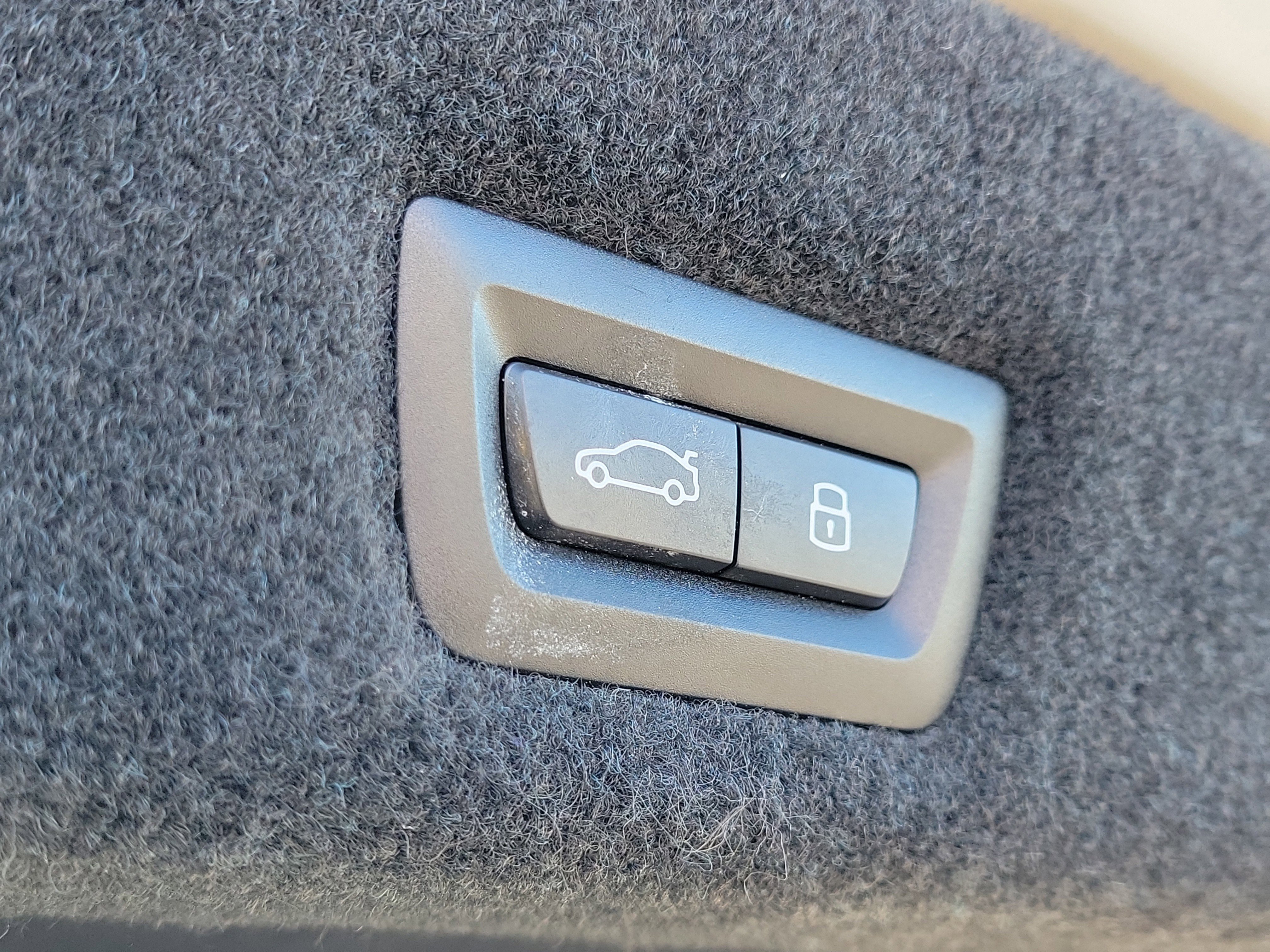 Used 2025 BMW 740i image 8