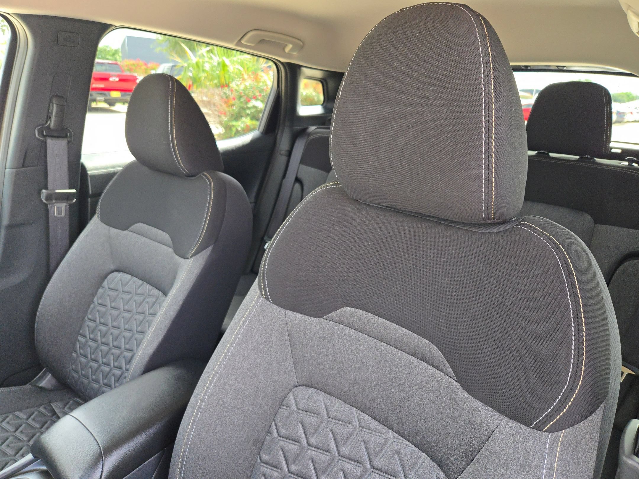 Certified 2025 Nissan Kicks SV FWD image 9