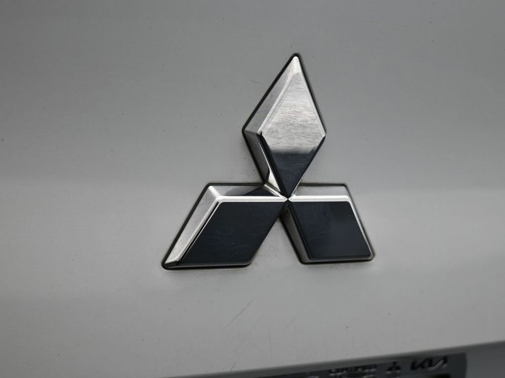 Used 2022 Mitsubishi Outlander SE image 37