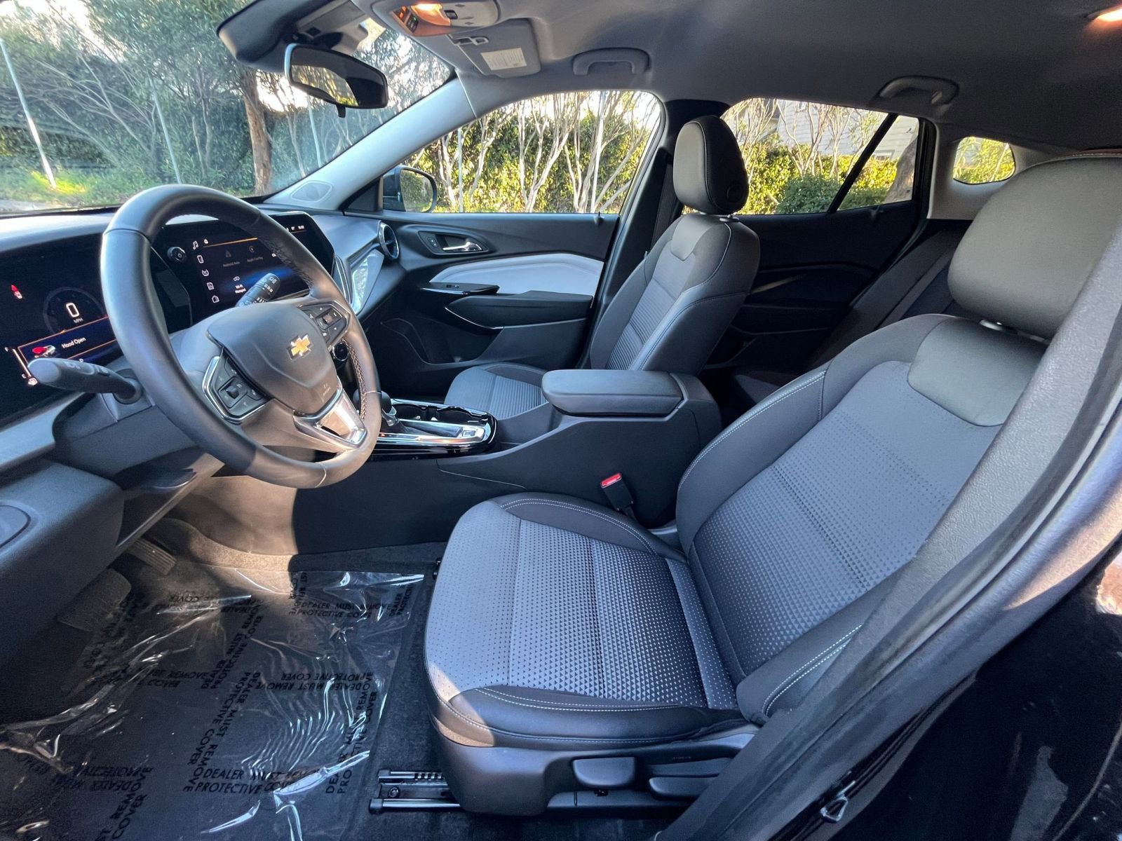 Used 2025 Chevrolet Trax LT w/ LT Convenience Package image 24