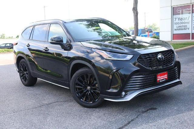 Used 2025 Toyota Highlander XSE AWD/4WD image 2