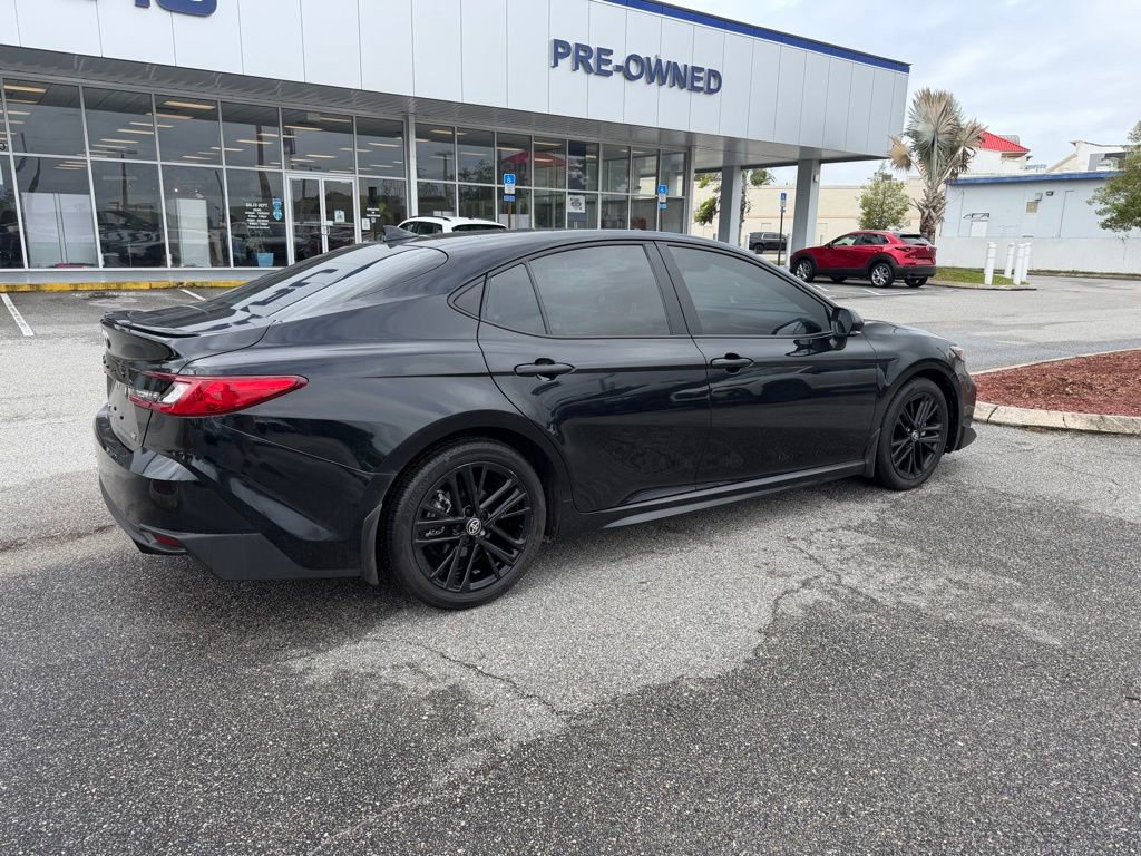 Used 2025 Toyota Camry SE FWD image 3